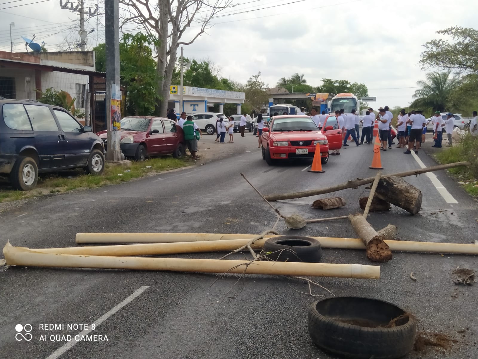 Bloquean carretera federal Mérida-Cancún en El Ideal