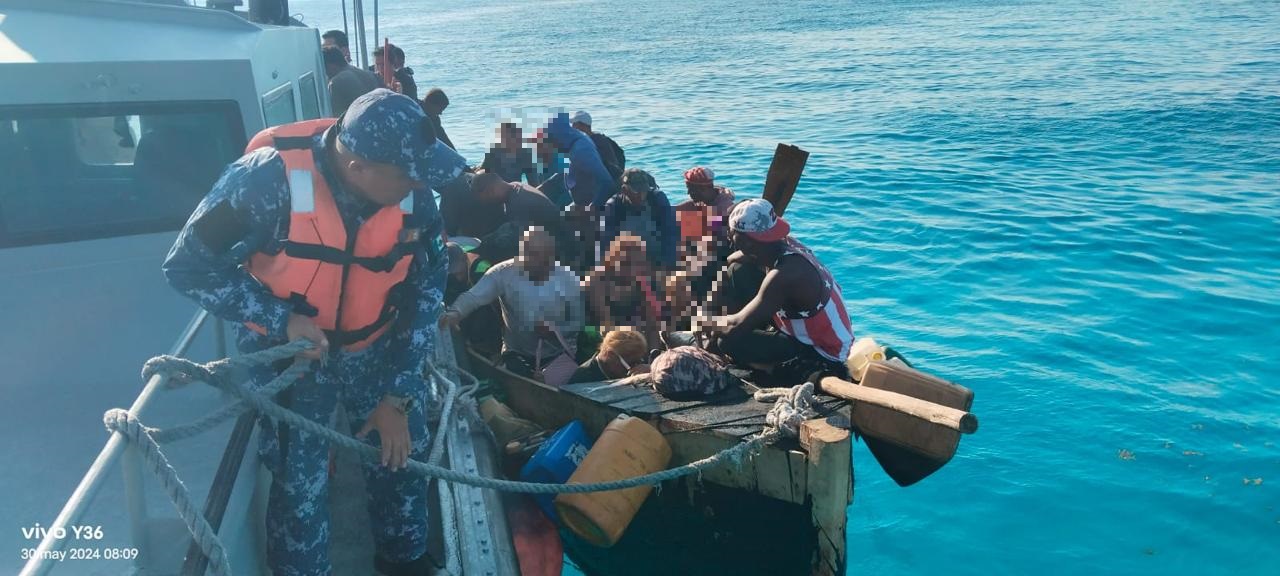 Marina rescata a 51 cubanos indocumentados en aguas de Quintana Roo