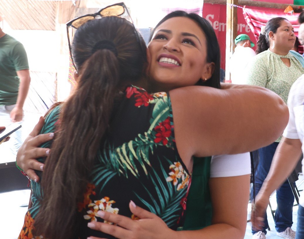 Blanca Merari reconoce a las madres de Puerto Morelos