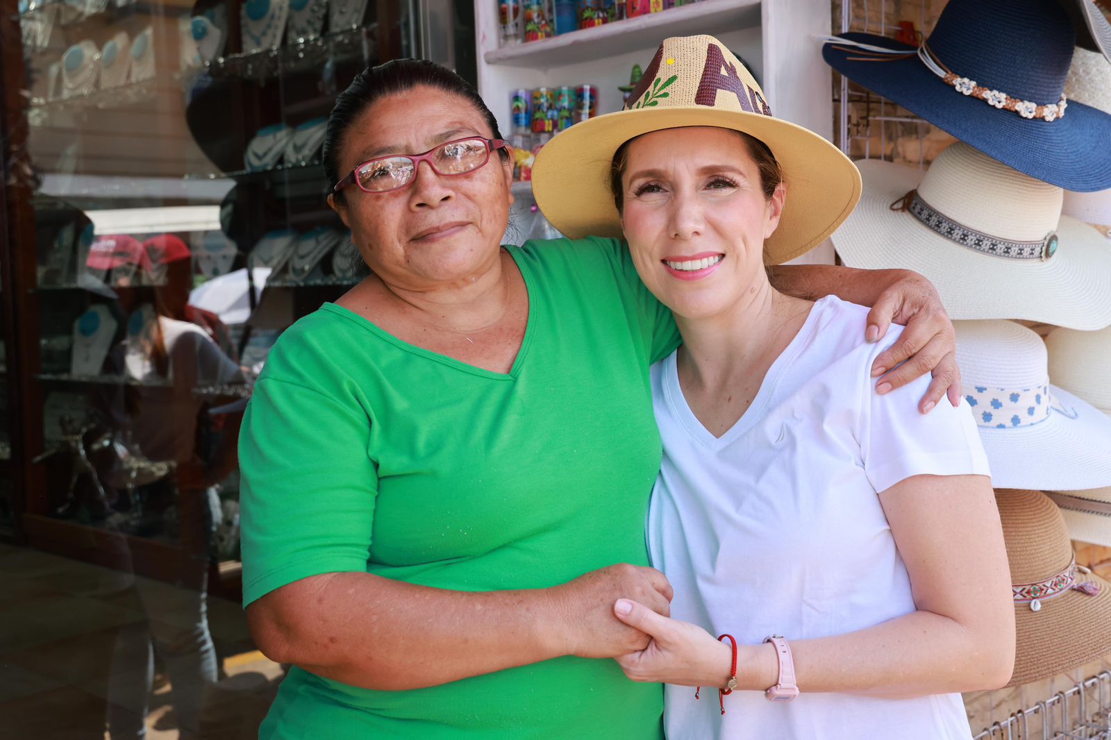 Atenea Gomez Ricalde continuará apoyando a las mujeres Isleñas