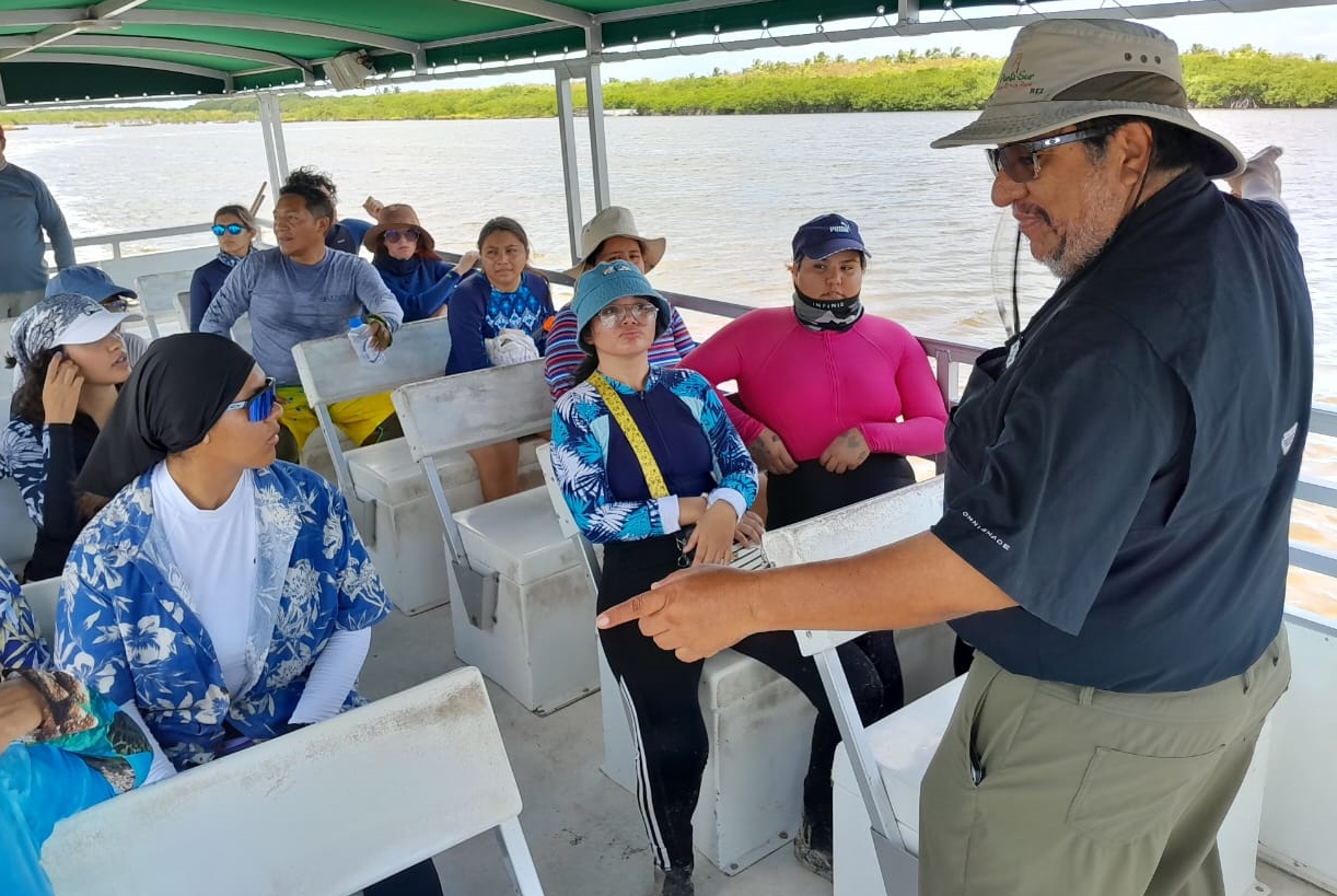 Estudiantes de la UADY visitan Cozumel para conocer la riqueza medio ambiental de la Isla