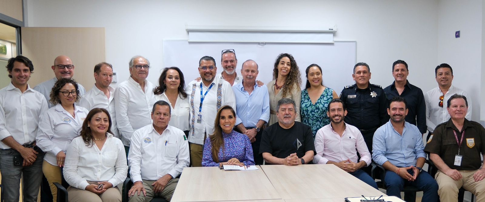 Autoridades recorren y supervisan el Aeropuerto Internacional de Cancún