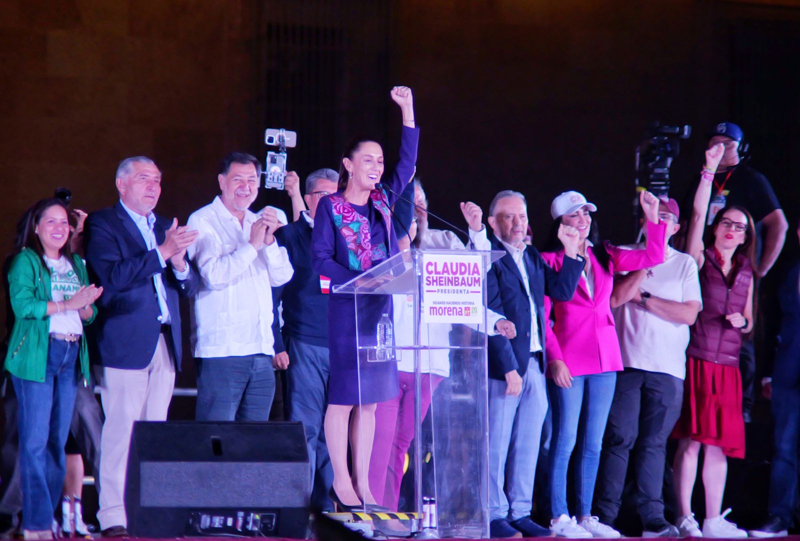 Arrasa Claudia Sheinbaum y se convierte en la primera presidenta de México