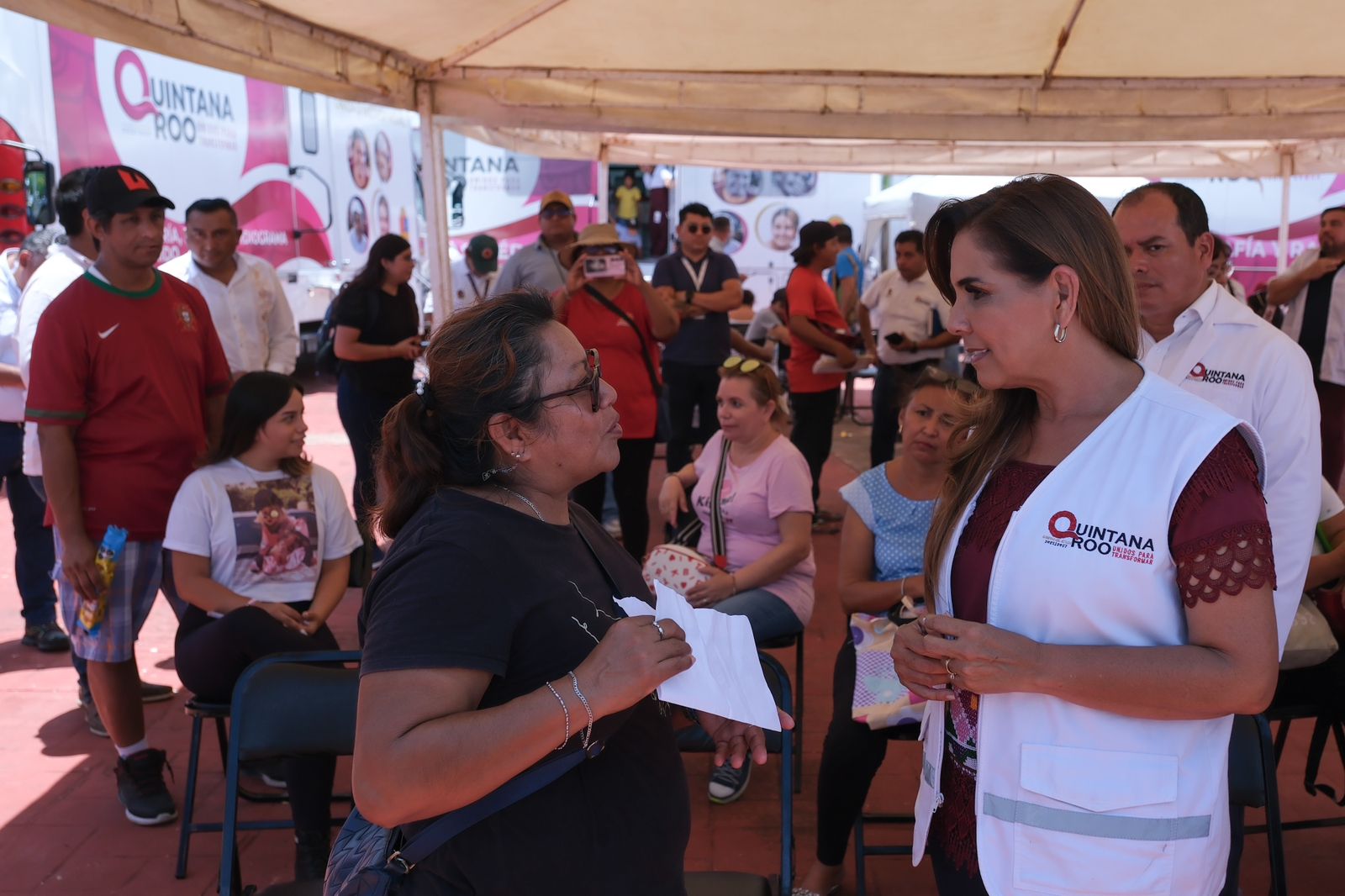 Visita Mara Lezama Caravanas de Salud en Chetumal