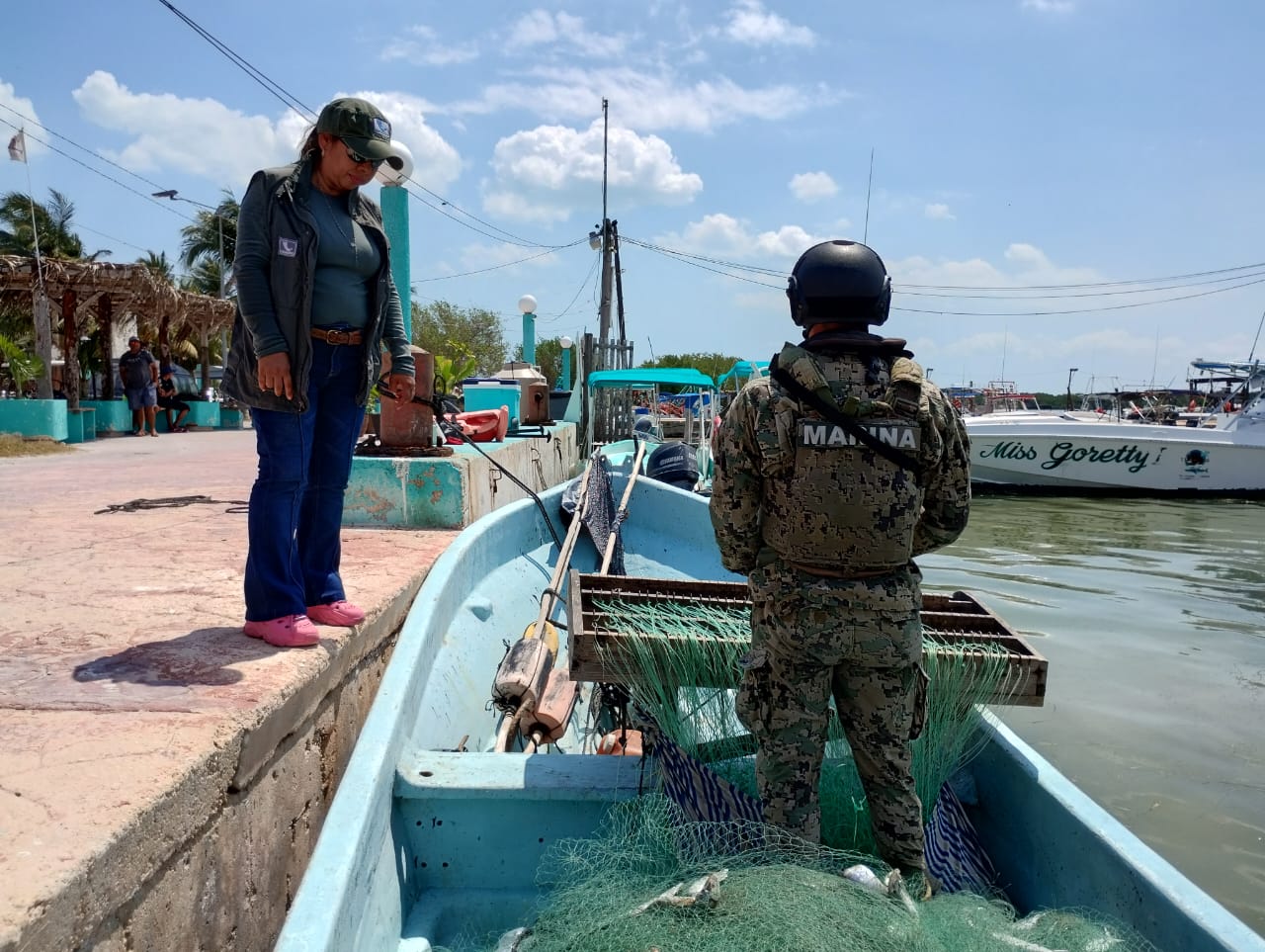 Marina en coadyuvancia con Conapesca apoyó en la retención precautoria de una embarcación  y artes de pesca en Holbox