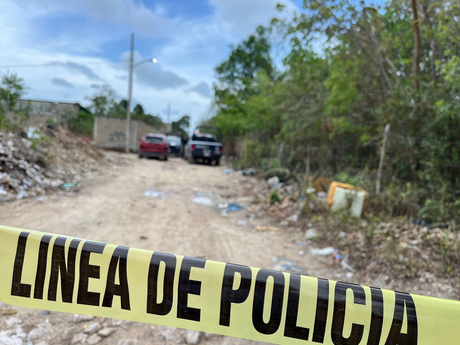 Hallan un cuerpo ‘encobijado’ en un lote de la Región 242 de Cancún