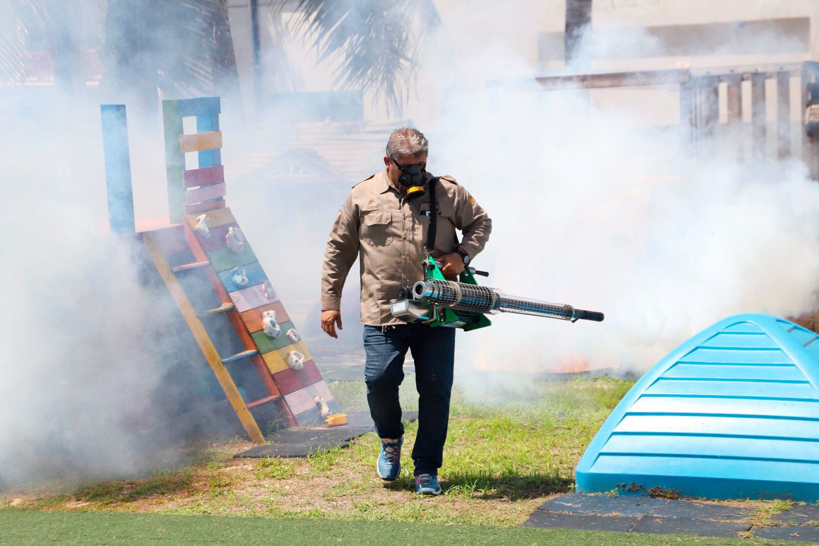 Fumigan escuelas de Isla Mujeres para prevenir dengue