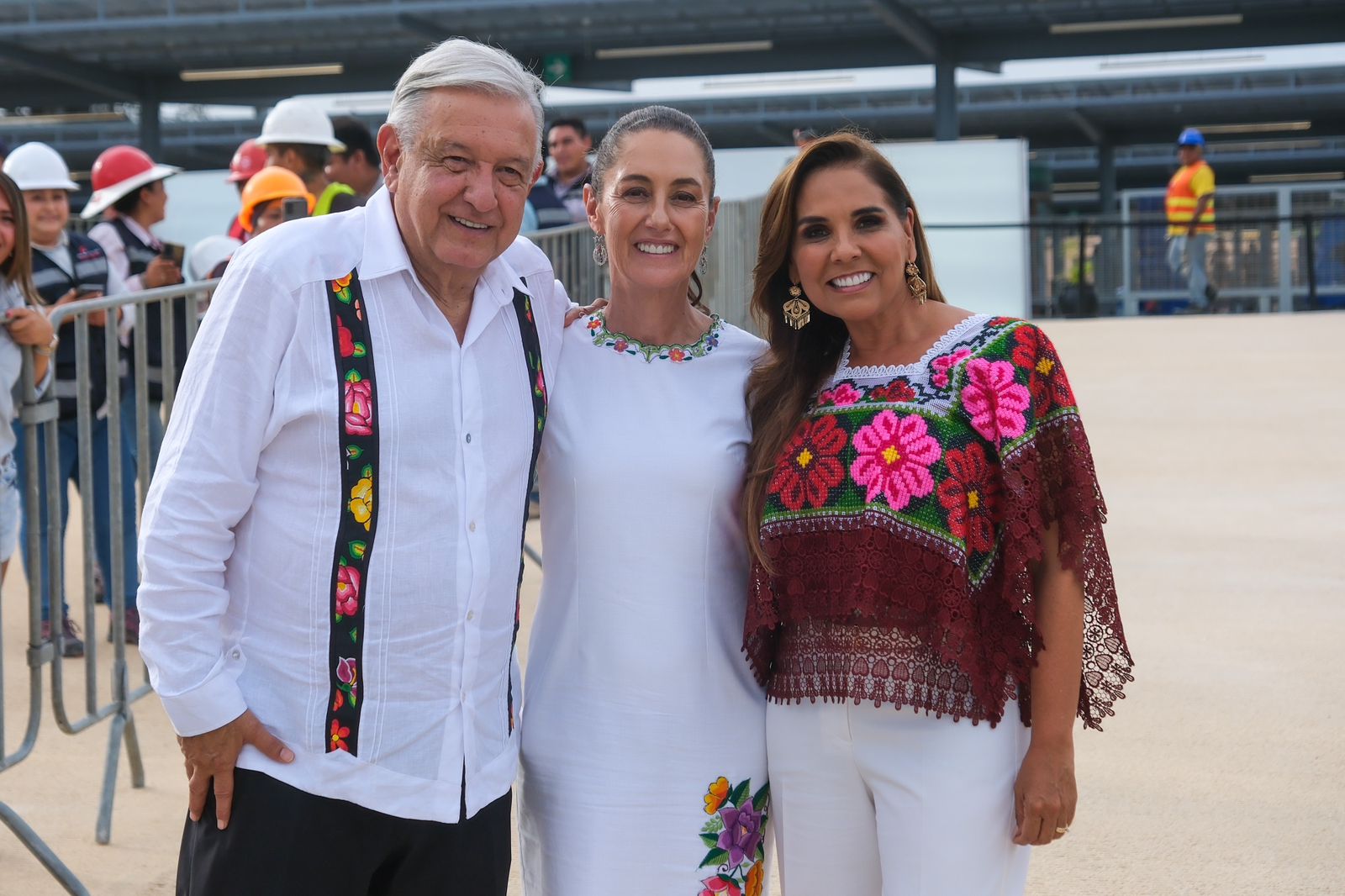 Supervisa López Obrador y Claudia Sheinbaum tramo del Tren Maya