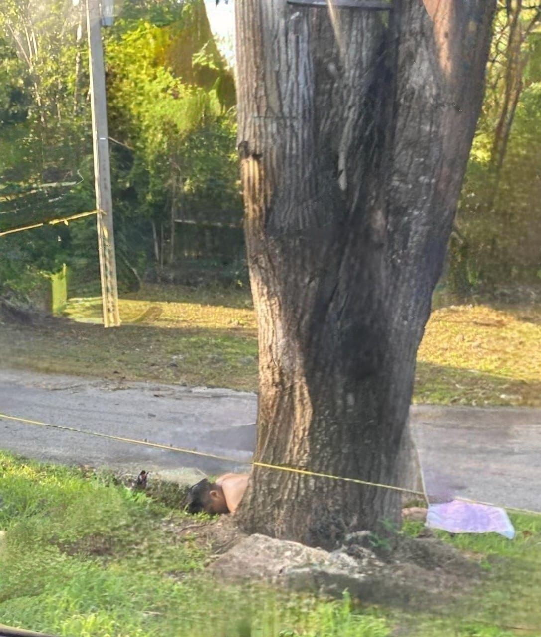 Abandonan cuerpo de un hombre en plena vía pública de Puerto Morelos