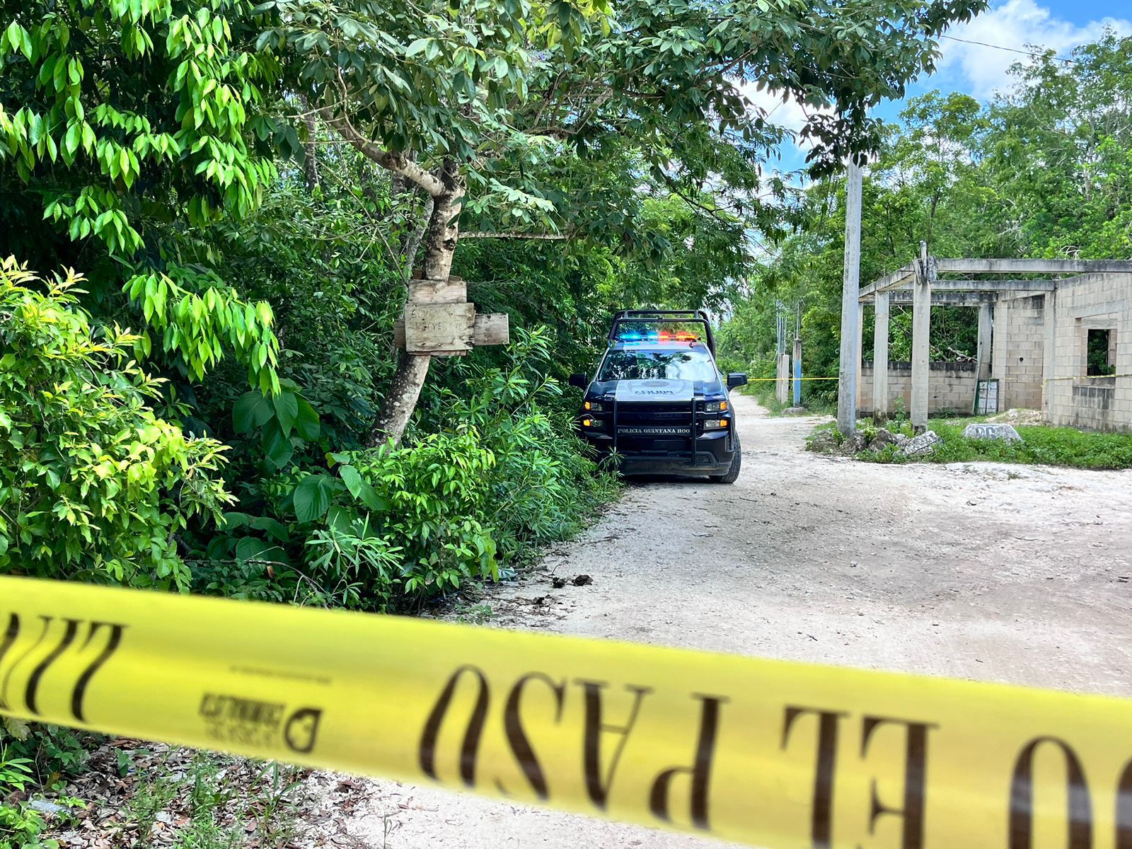 Hombre mata a pareja de su exesposa y se suicida, en la colonia La Amistad de Cancún