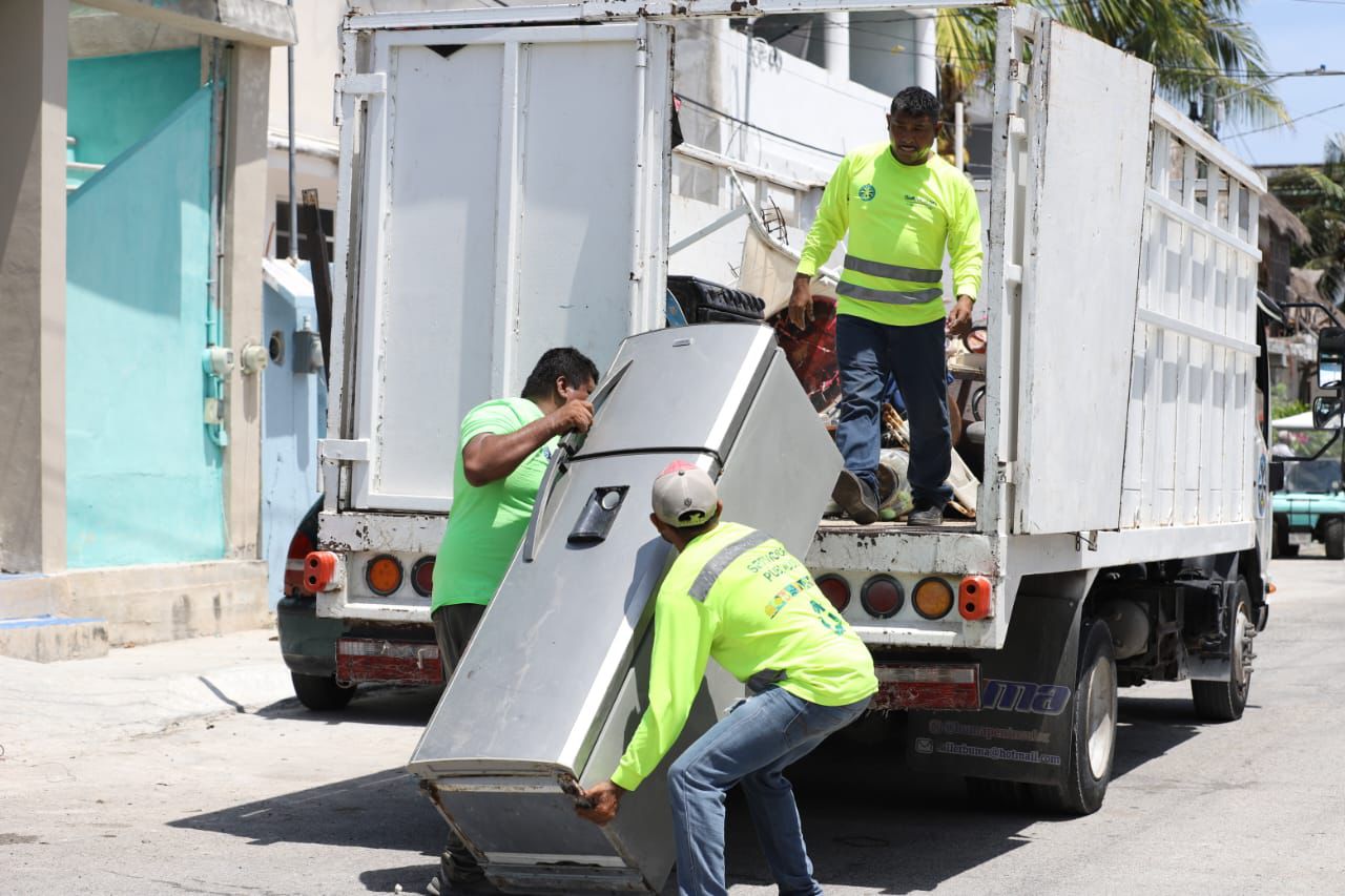 Recolectan en Isla Mujeres más de 550 toneladas de cacharros