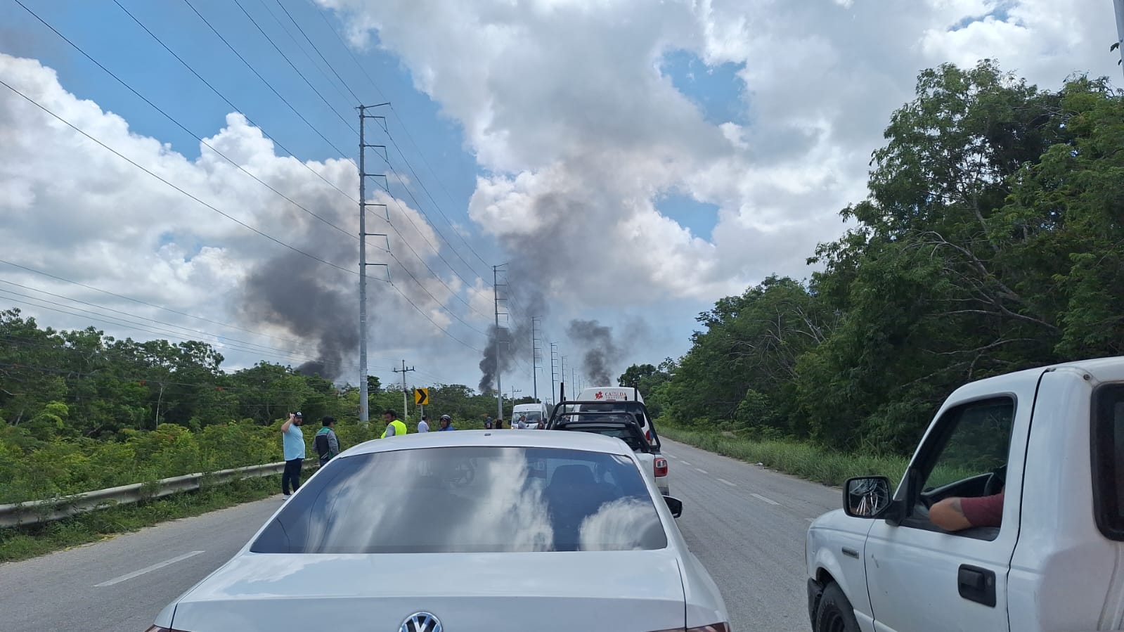 Bloquean pobladores de Tulum carretera 307, tras operativo de desalojo