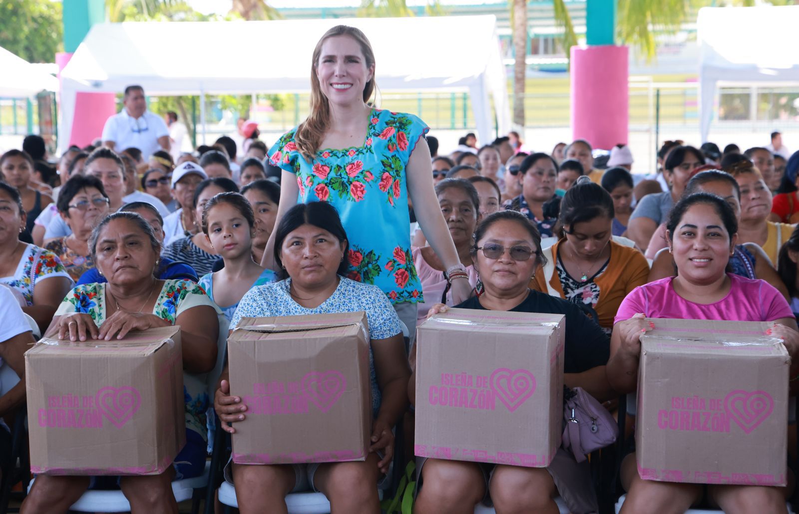 Atenea Gómez Ricalde continúa impulsando a las mujeres a través del Programa Isleña de Corazón