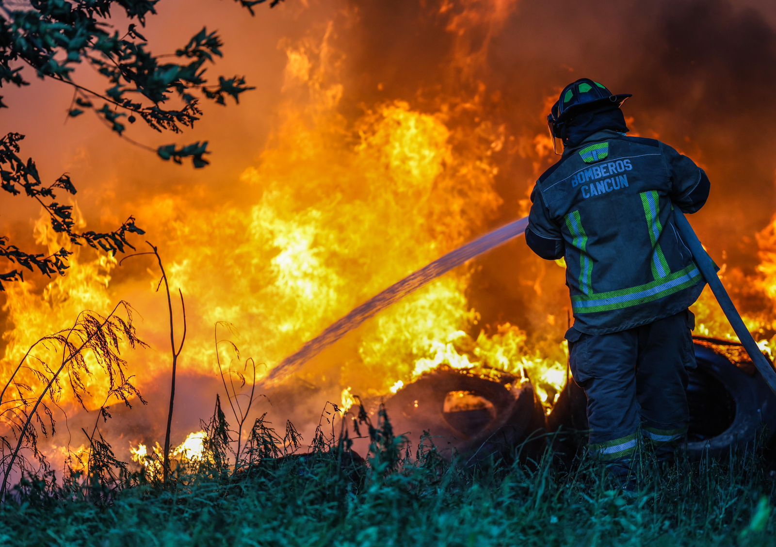 Surge incendio en antiguo relleno sanitario de Cancún