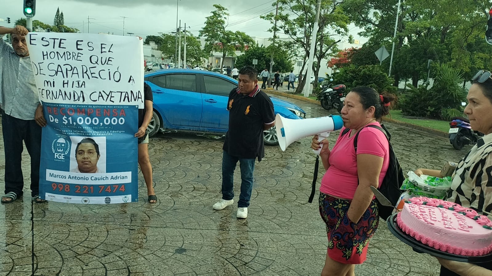 Protestan en la Fiscalía en el marco de los XV años de Fernanda Cayetana