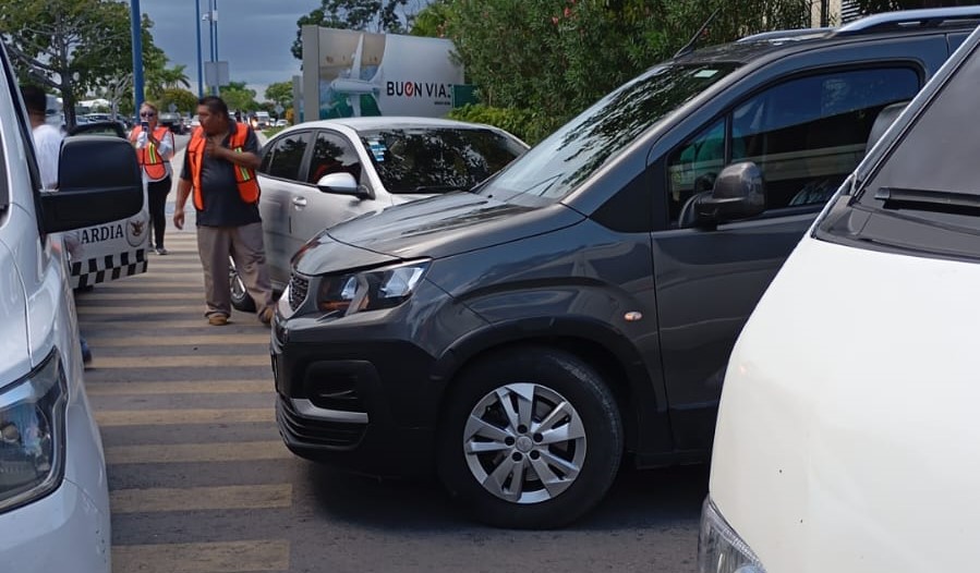 Denuncian operadores de Uber amenazas de transportistas ‘piratas’ en Cancún