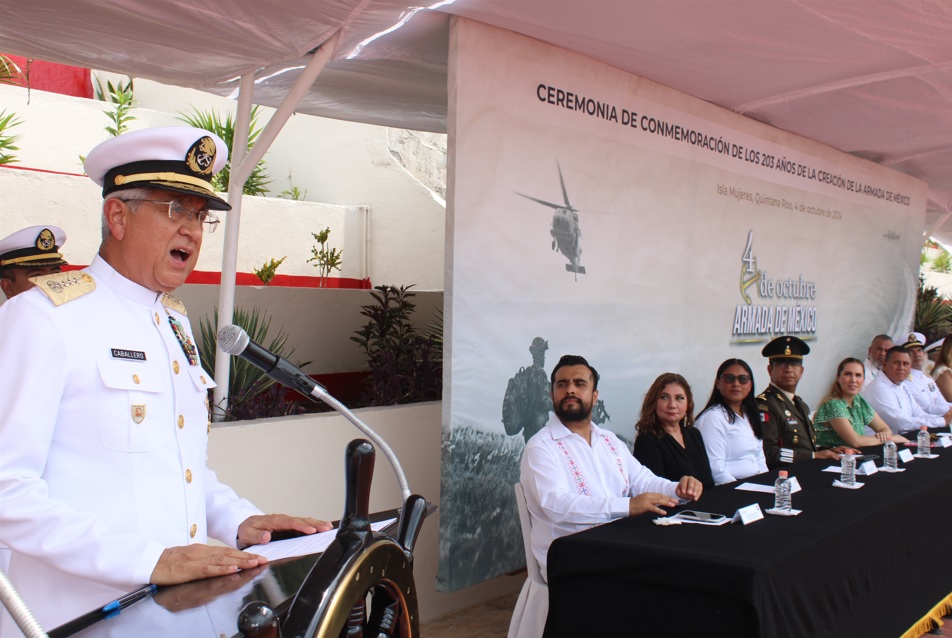 Atenea Gómez Ricalde asiste a la ceremonia conmemorativa por el 203 Aniversario de la Creación de la Armada de México