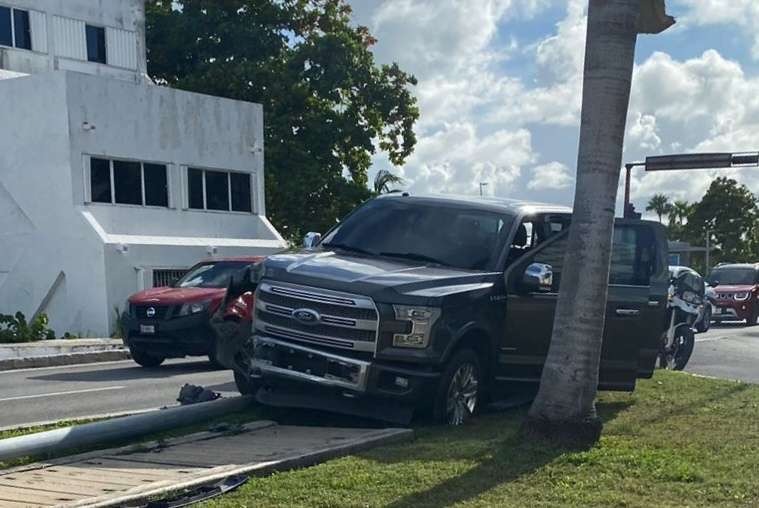 Choca Joaquín Hendricks en la Zona Hotelera de Cancún