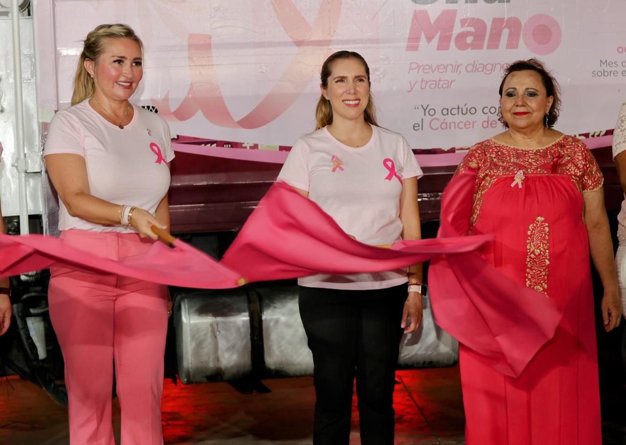 Atenea Gómez Ricalde da banderazo de salida del camión rosa de servicios públicos