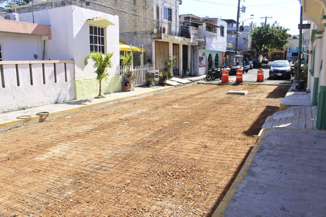 Gobierno Municipal avanza con la rehabilitación de calles y banquetas en Isla Mujeres