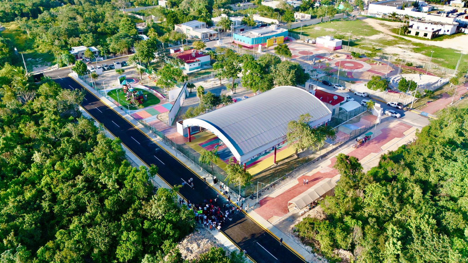 Atenea Gómez Ricalde entrega una nueva calle y andador en la Zona Urbana de Ciudad Mujeres