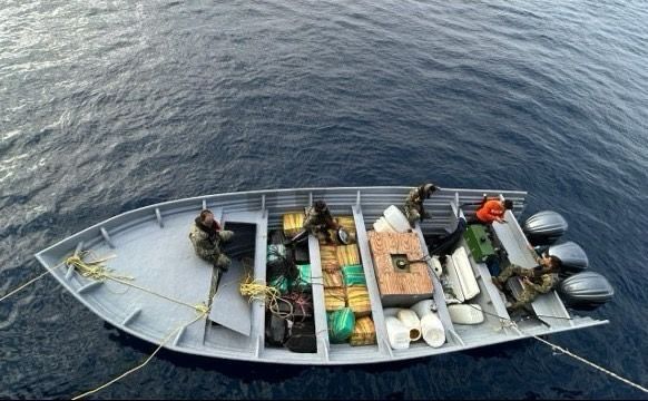 Marina asegura cerca de dos toneladas de cocaína, frente a las costas de Chiapas