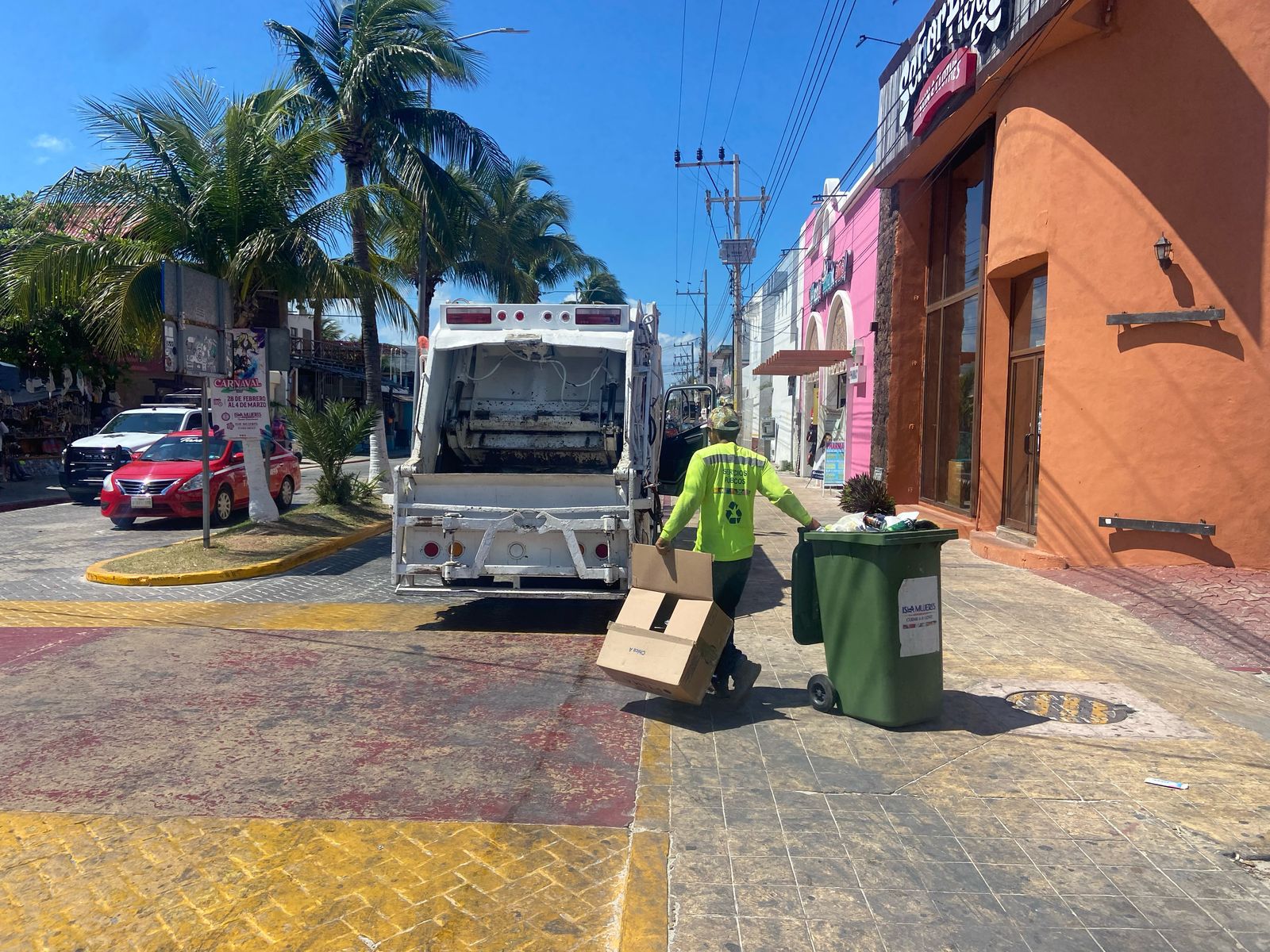 Servicio de recolección de basura se mantiene operando al 100% durante el Carnaval en Isla Mujeres