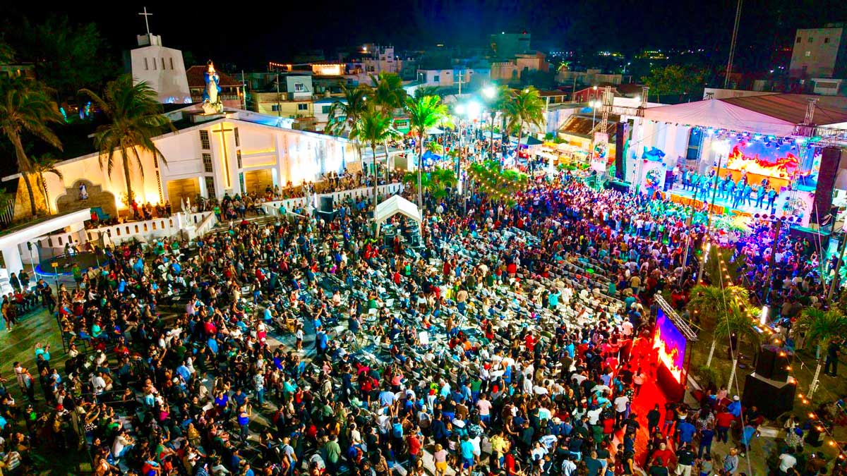 Exitosa Noche de Coronación de los Reyes del Carnaval 2025 en Isla Mujeres