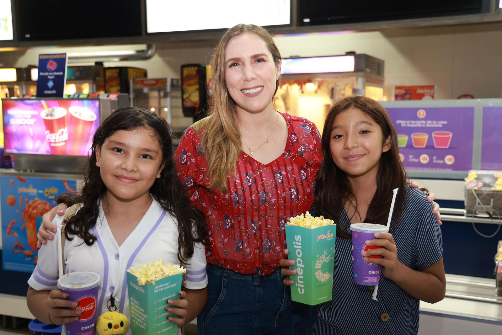Atenea Gómez Ricalde lleva al cine a 400 niñas y niños de Isla Mujeres