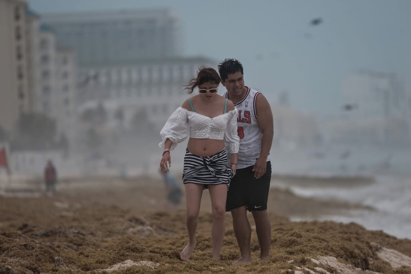 Crisis del sargazo azota las playas del Caribe mexicano