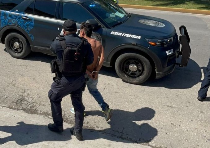 Asaltante es atrapado por marido de la víctima en Playa del Carmen